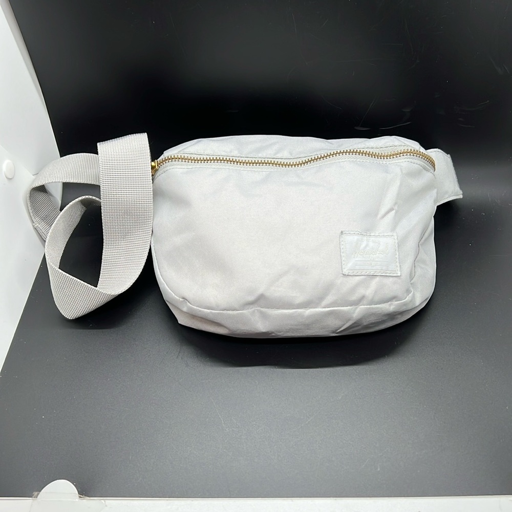Light gray Herschel Supply Co. fanny pack